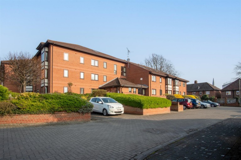 View Full Details for 10 Princess Court, Princess Road, Malton, YO17 7HL