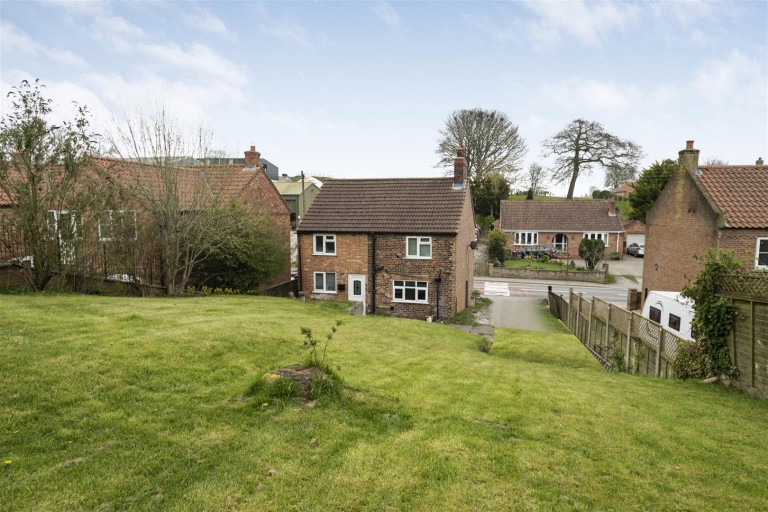 View Full Details for Manor Farm Cottage, Main Street Foxholes, Driffield, East Yorkshire, YO25 3QL