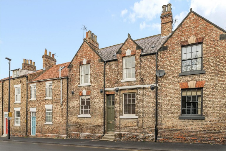 View Full Details for 37 Old Maltongate, Malton, North Yorkshire YO17 7EH