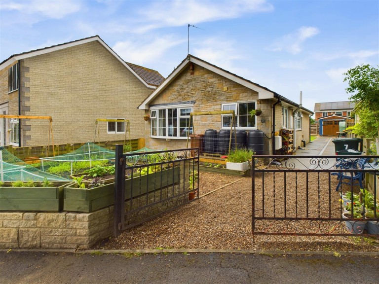 View Full Details for 7, Littledale, Pickering, North Yorkshire, YO18 8PS