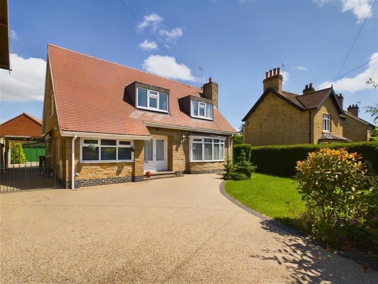 View Full Details for 45a Ashdale Road, Helmsley, York, North Yorkshire YO62 5DE