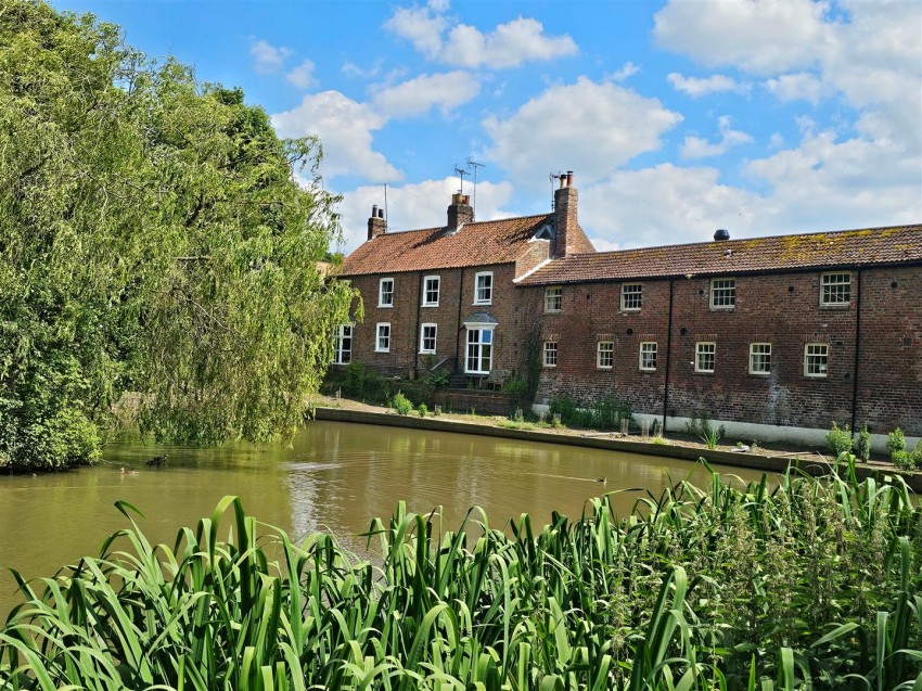 Images for Old Cobblers Cottage, 3 Mere Cottages, North Dalton, Driffield, YO25 9UX