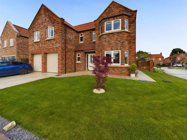 View Full Details for 3 Delta Close, Hutton Cranswick, Driffield, YO25 9FU