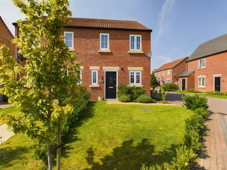 View Full Details for 12 Slayersdale, Driffield, YO25 5EA