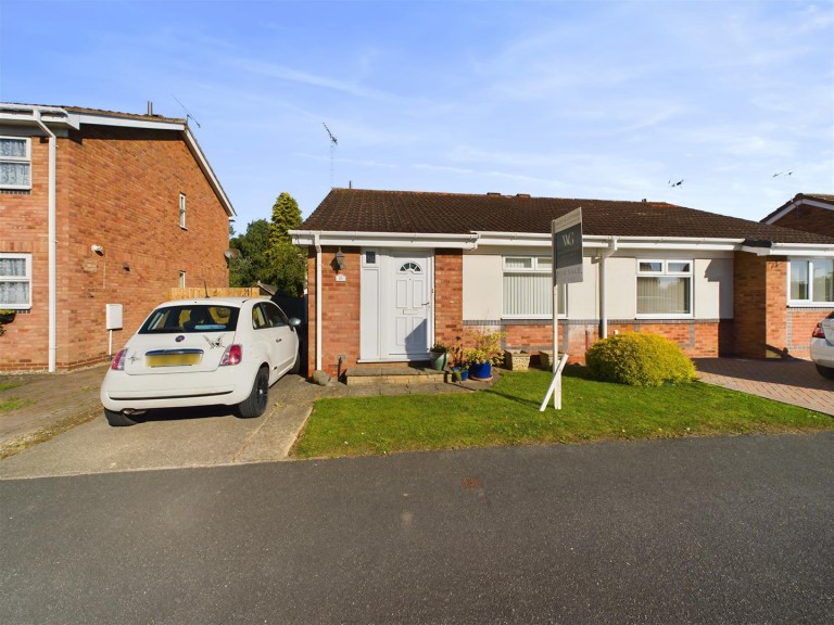 View Full Details for 10 Magnolia Close, Driffield, YO25 6QU