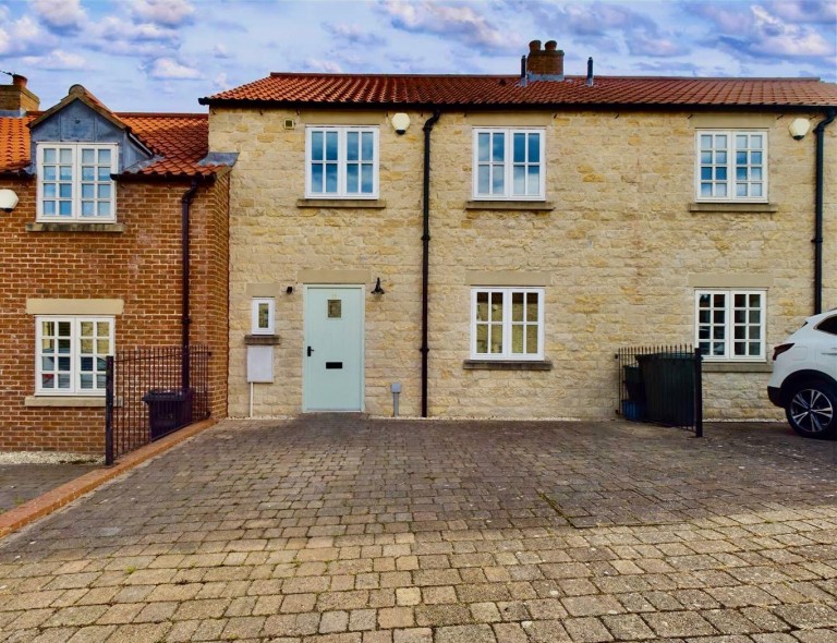 View Full Details for 11 Pearsons Yard, Swinton, Malton, North Yorkshire, YO17 6TF