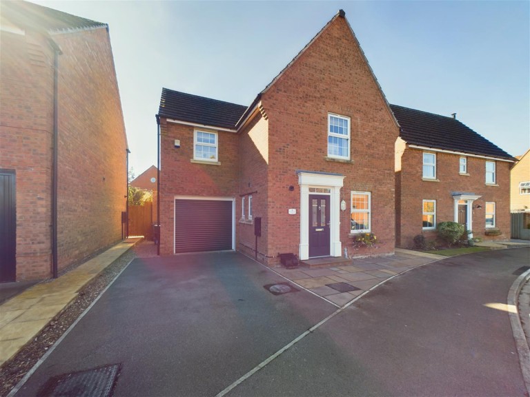 View Full Details for 8 Woodlands Park, Pickering, North Yorkshire, YO18 7AH