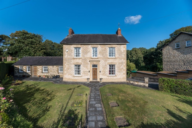 View Full Details for Cliff House, 14 East Mount, Malton, North Yorkshire, YO17 7EX