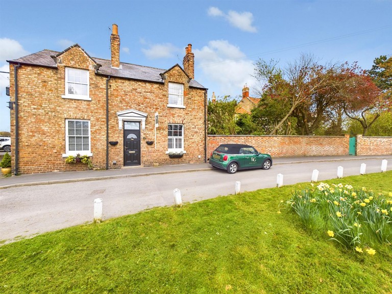 View Full Details for 63 Town Street, Old Malton, Malton, North Yorkshire, YO17 7HB