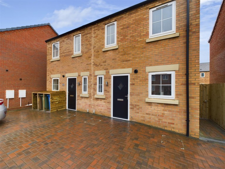 View Full Details for 35 Berriman Drive, Driffield, YO25 5DX