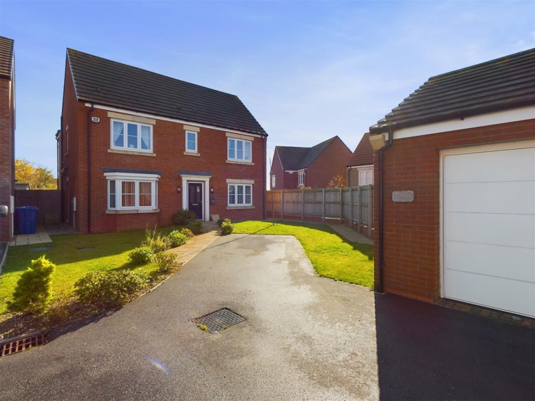 View Full Details for 58 Ouzel Grove, Eastfield, Scarborough, YO11 3HX