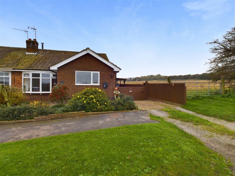 View Full Details for 45 Station Road, Middleton On The Wolds, Driffield, YO25 9UQ