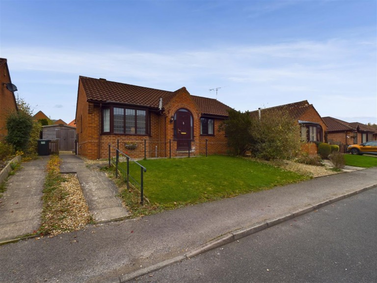 View Full Details for 27 Marshall Drive, Pickering, North Yorkshire, YO18 7JT