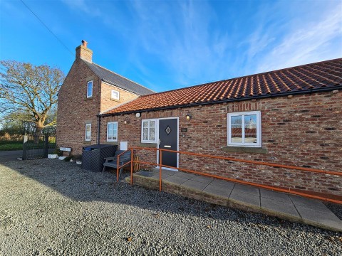 Cosy Cottage, Sands Lane, Barmston, Driffield, YO25 8PG