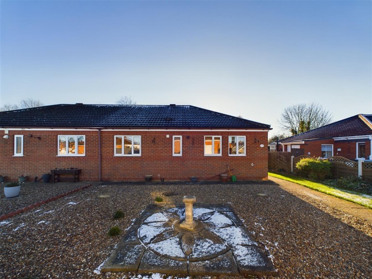 View Full Details for 6 The Beeches, Driffield, YO25 5FN