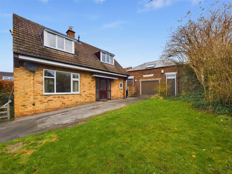 View Full Details for 8 Paddock Close, Norton, Malton