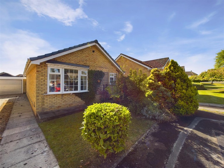 View Full Details for 6 Bramble Walk, Malton, North Yorkshire, YO17 7YU