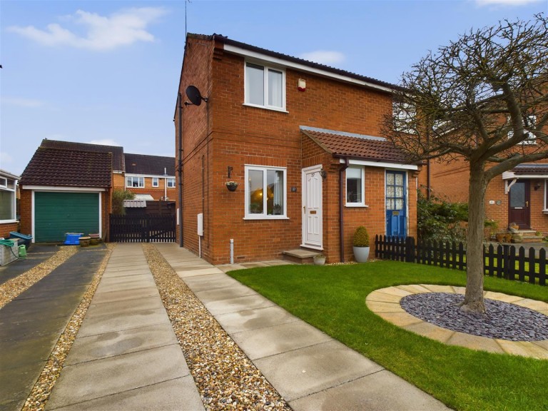 View Full Details for 37 Fitzjohn Close, Malton, YO17 7FB