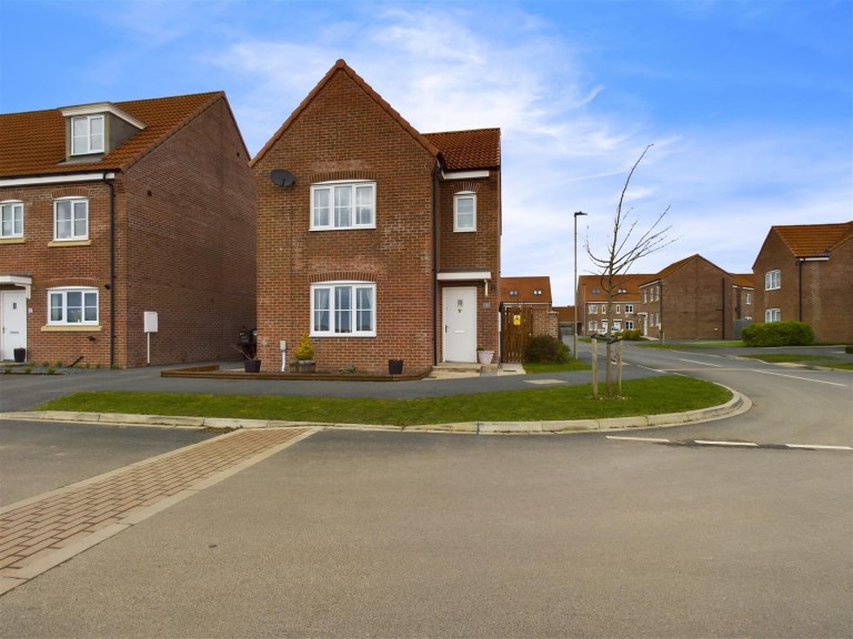 View Full Details for 5 Standfield Drive, Pickering, North Yorkshire, YO18 8EY