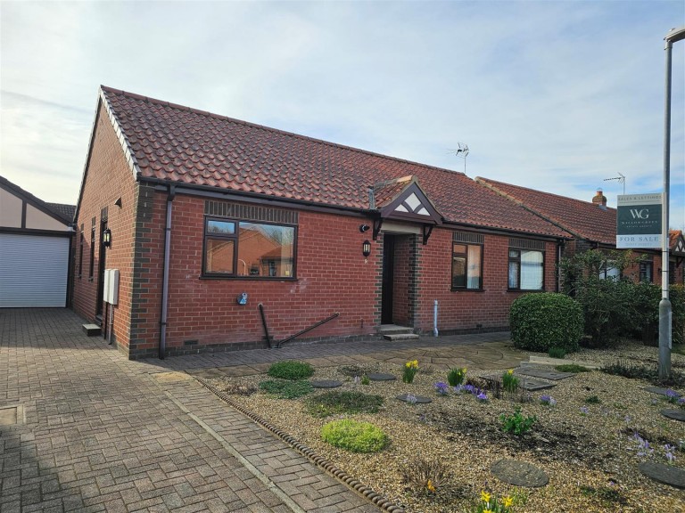 View Full Details for 9 Reina Drive, Driffield, YO25 5BH